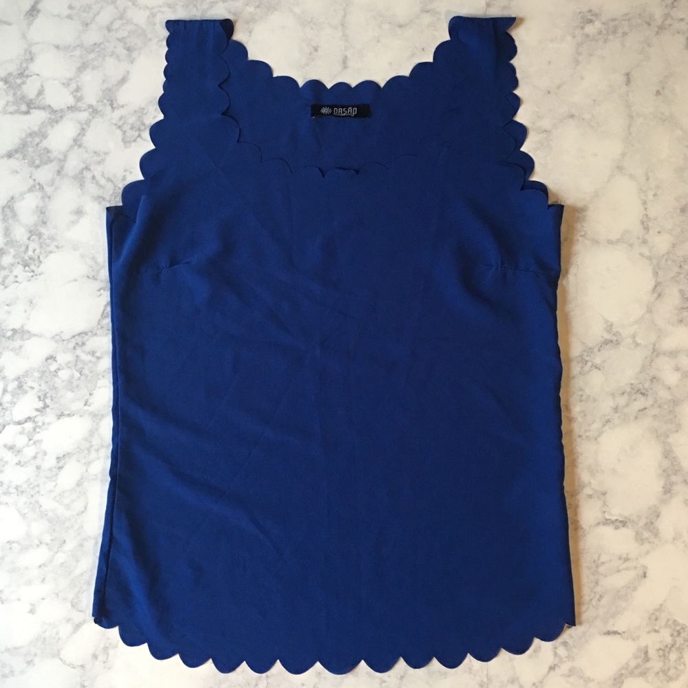 🥳 3 for $15 🥳 ✨Semi-Sheer Scalloped Top